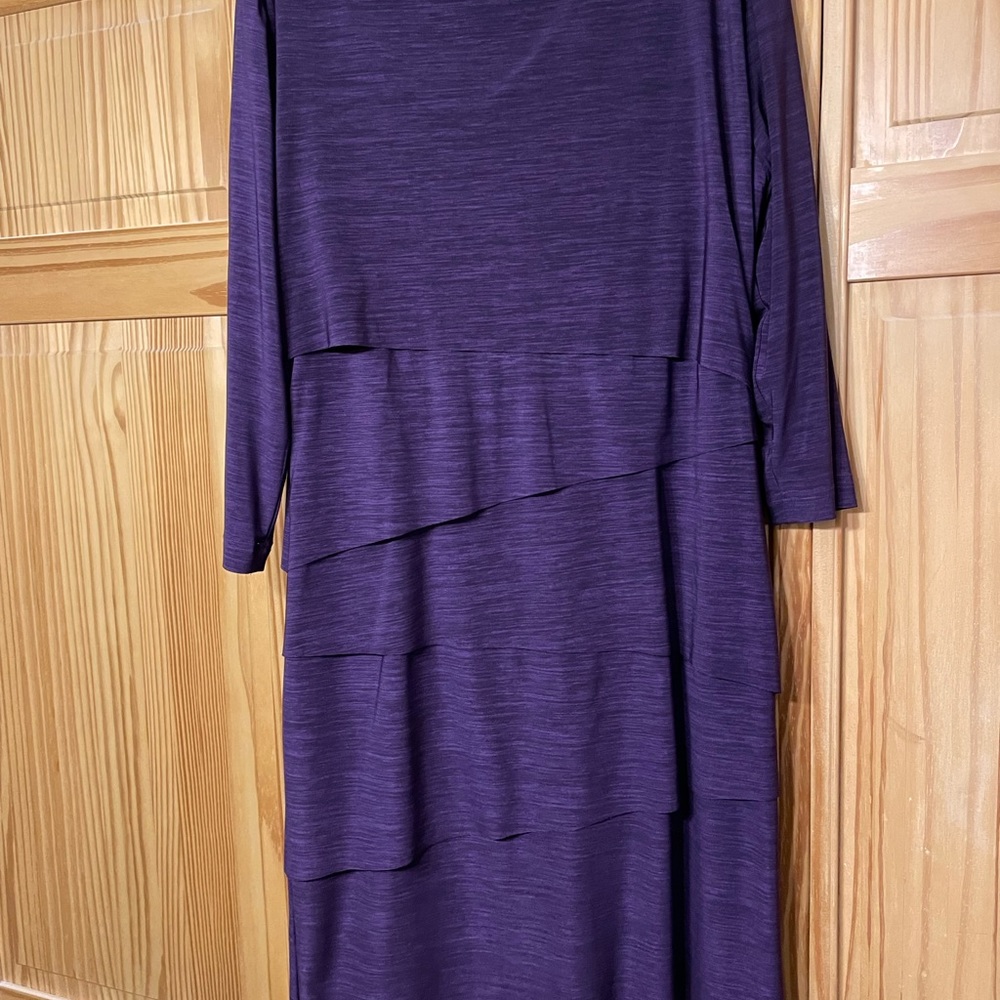 Tahari-Purple Dress-Stretchy With Asymmetrical Tiers-Figure Flattering 👠💃😍